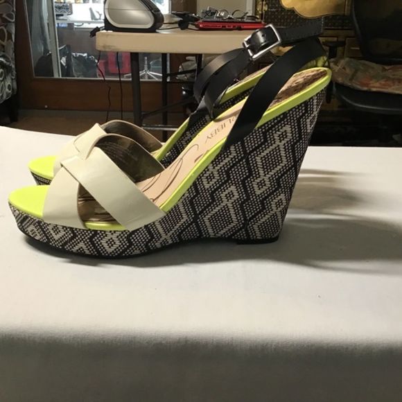 Sam and Libby black and white pattern wedge sandal size 11m. - Picture 8 of 12
